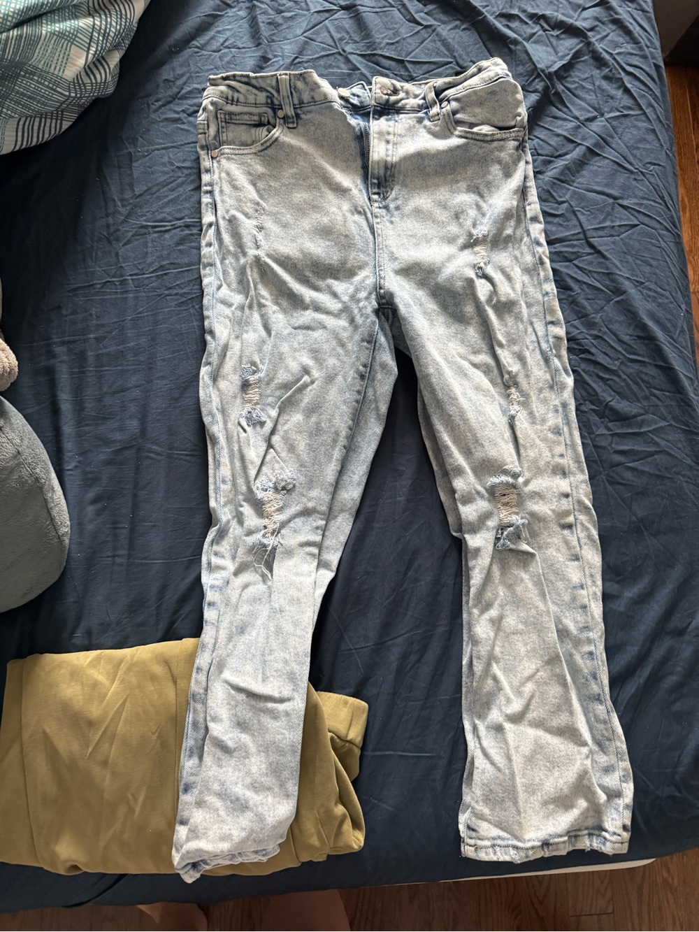 Light Wash Distressed “The Iconic High Rise Straight” 13/31
